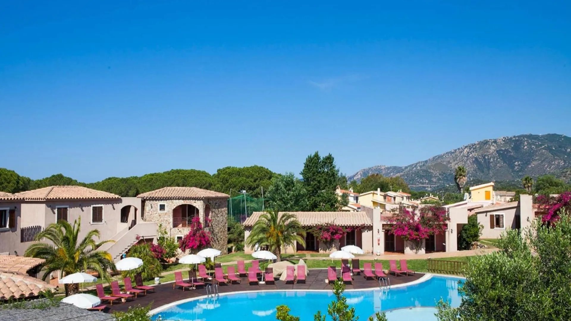 Two-Room Apartment In A Complex With Communal Pool In Sardinia Villasimius Italia